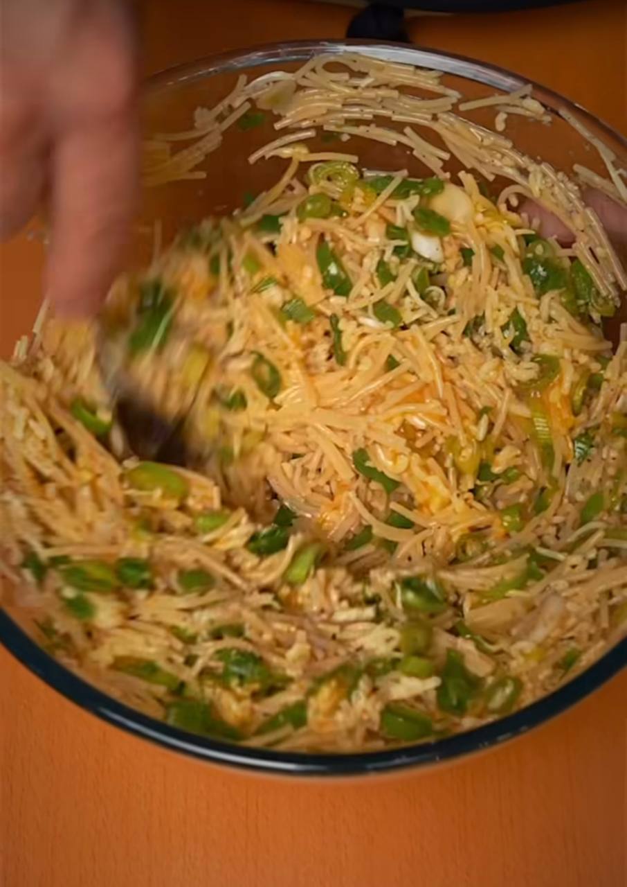 Не выбрасывайте вчерашние макароны: вот как приготовить из них вкусные оладьи